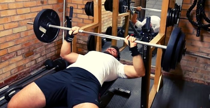 what is the average bench press