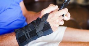 how long to wear wrist brace for sprain