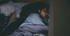 get better sleep in college dorm