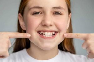 what causes crooked teeth