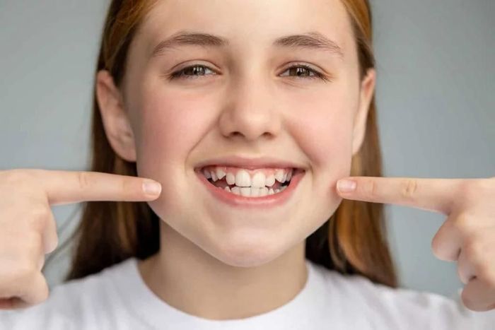 what causes crooked teeth