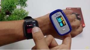 how do fitness trackers measure blood pressure