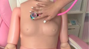 how to hold a stethoscope